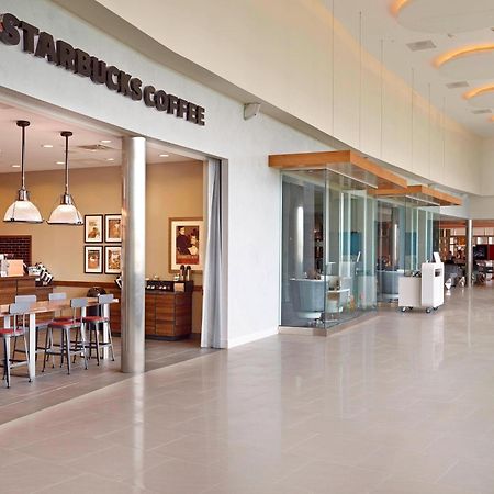 Renaissance Edmonton Airport Hotel Nisku Exterior photo