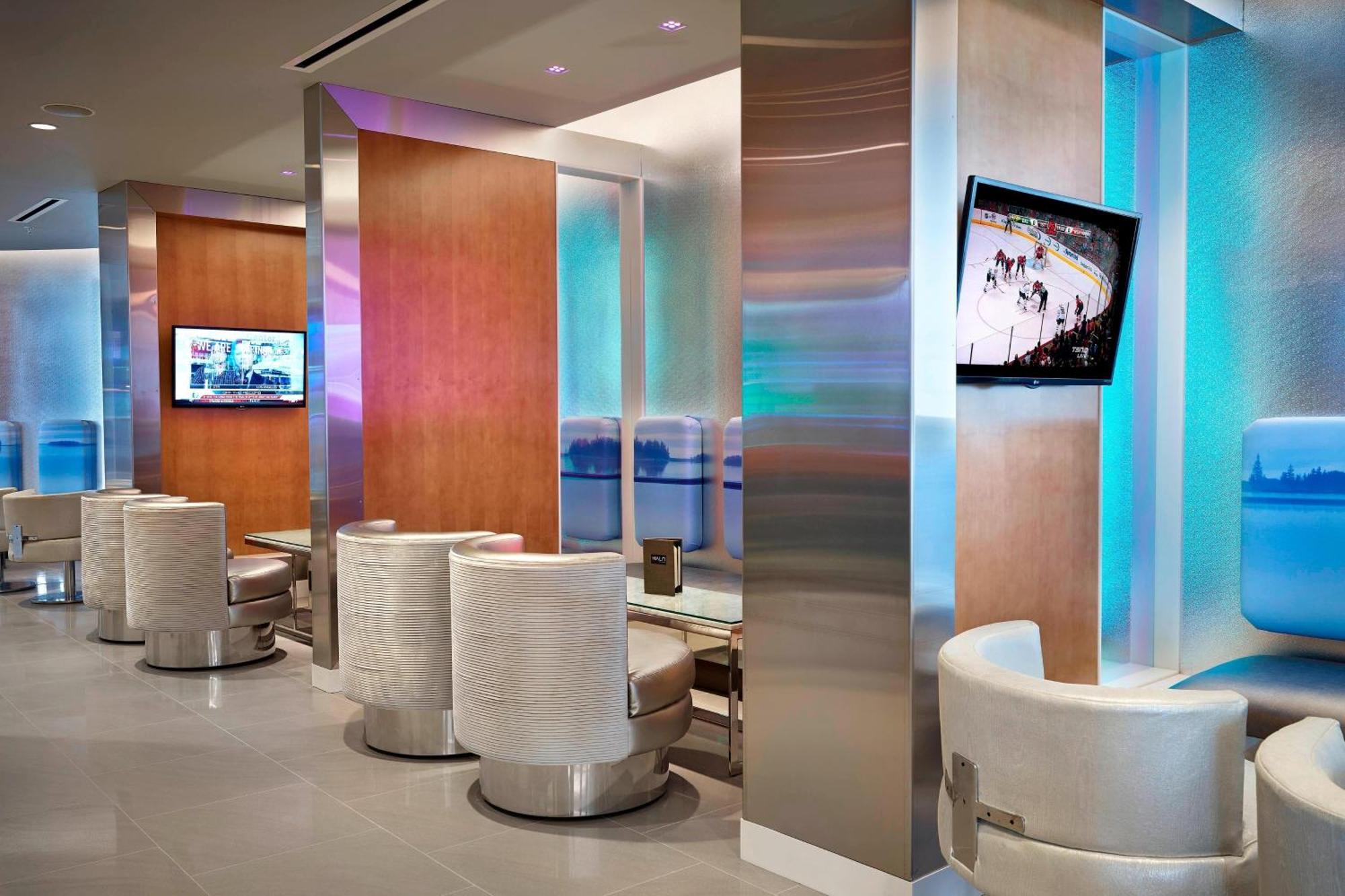 Renaissance Edmonton Airport Hotel Nisku Exterior photo