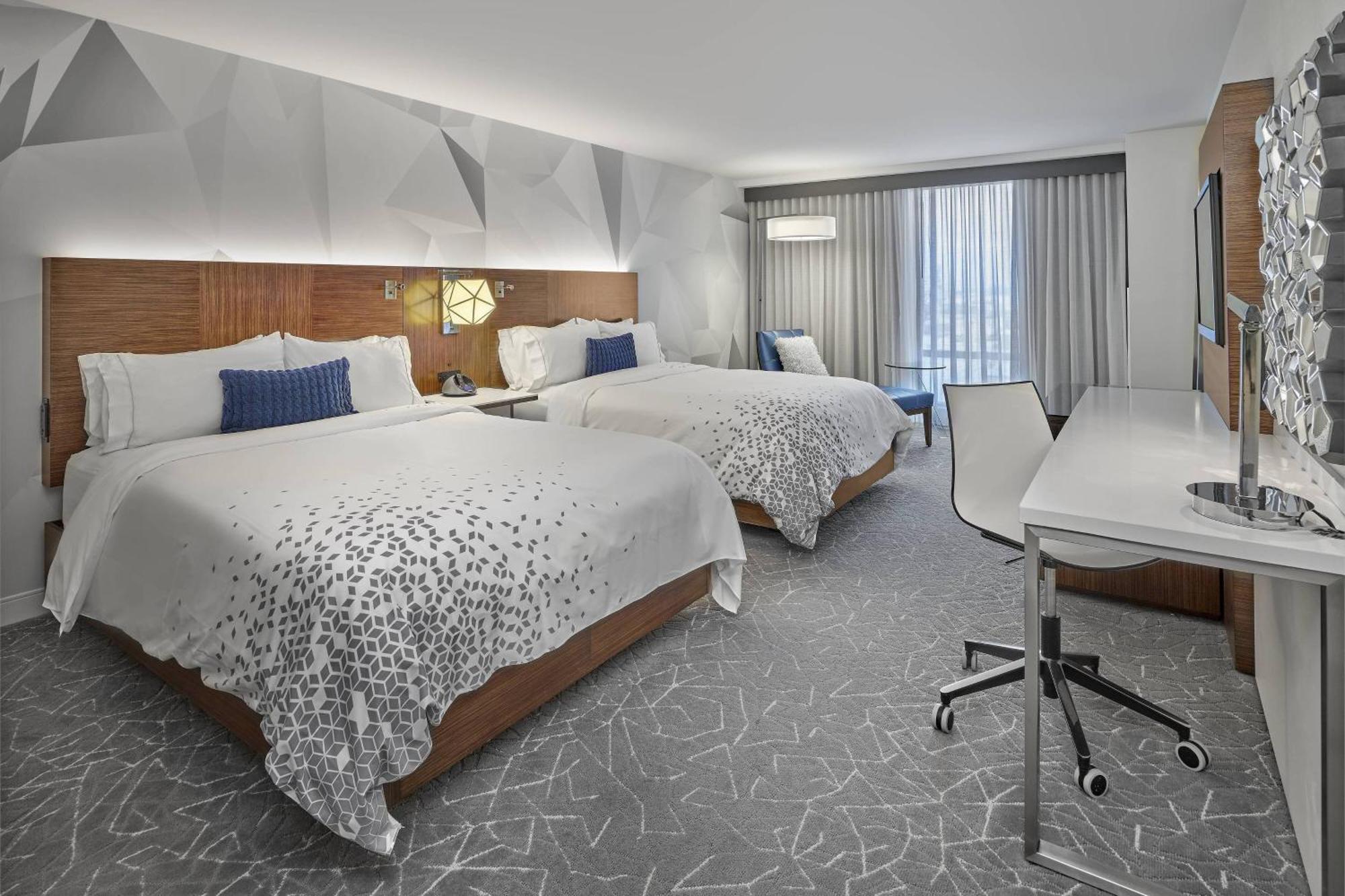 Renaissance Edmonton Airport Hotel Nisku Exterior photo
