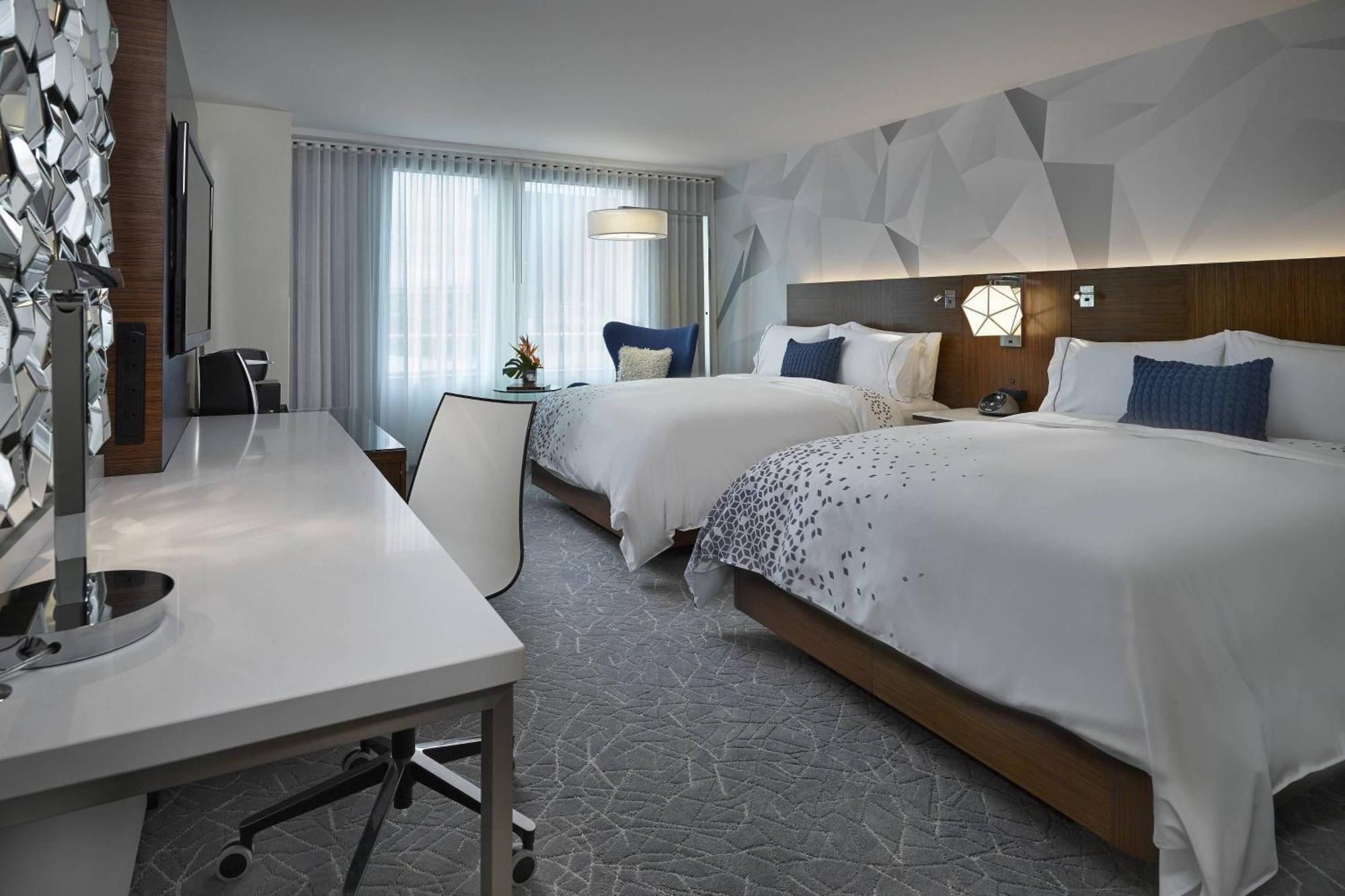 Renaissance Edmonton Airport Hotel Nisku Exterior photo